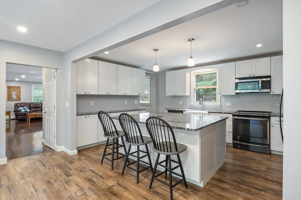 1141 Pine Street Hopkinton NH 03229