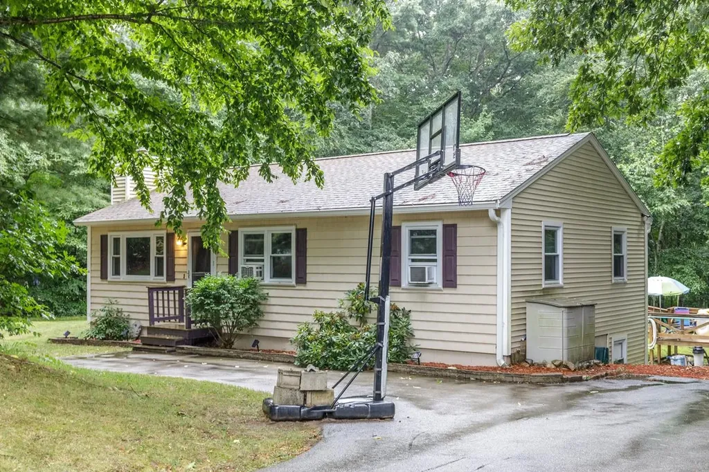18 Garvin Road Derry NH 03038