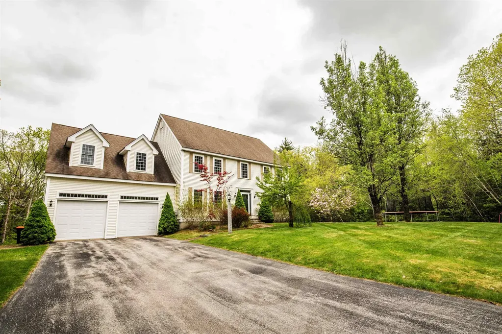 95 Berry Patch Lane Auburn NH 03032