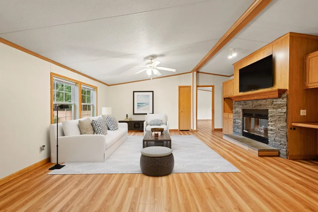 5 Patricia Avenue Raymond NH 03077
