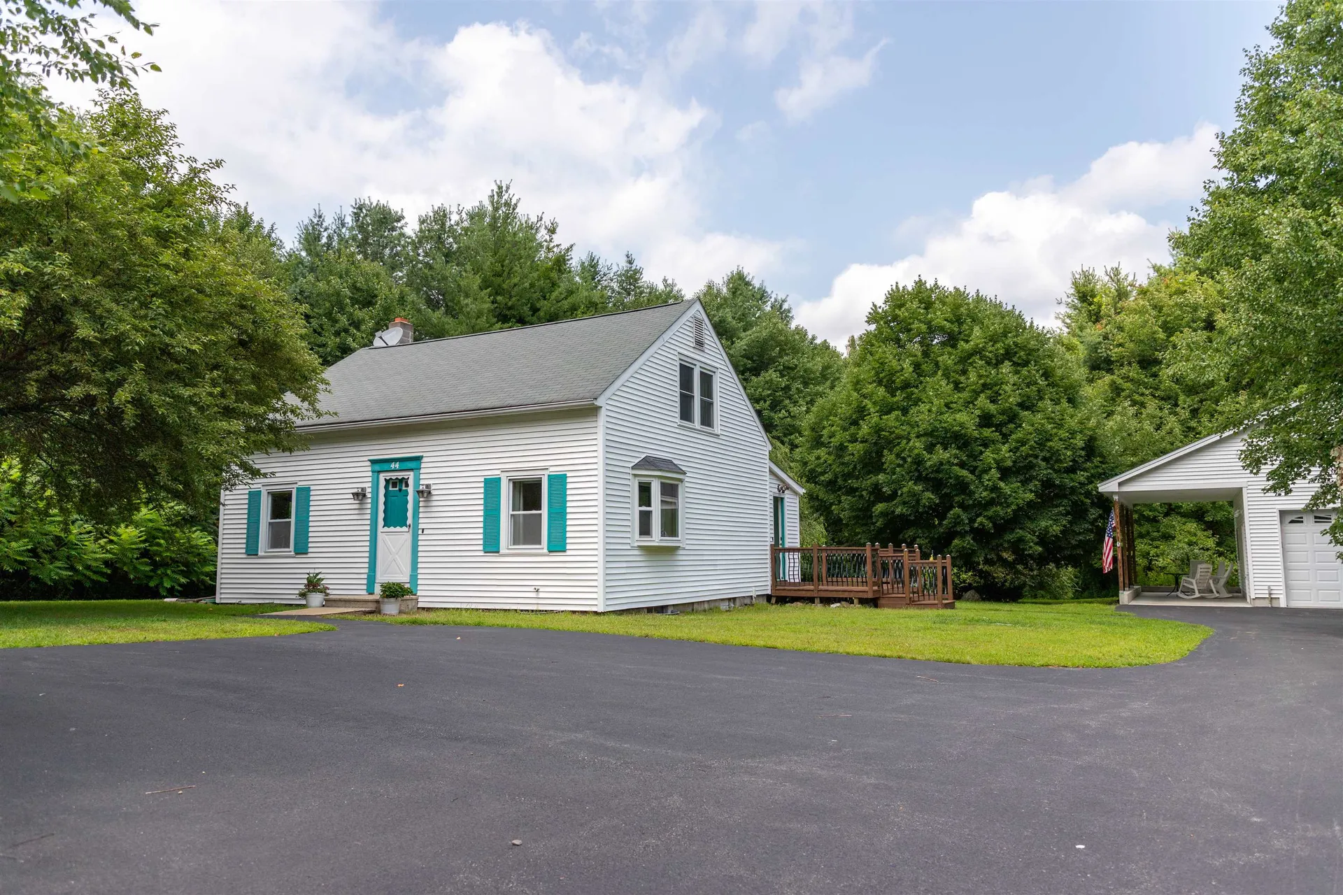 44 Dracut Road Hudson NH 03051