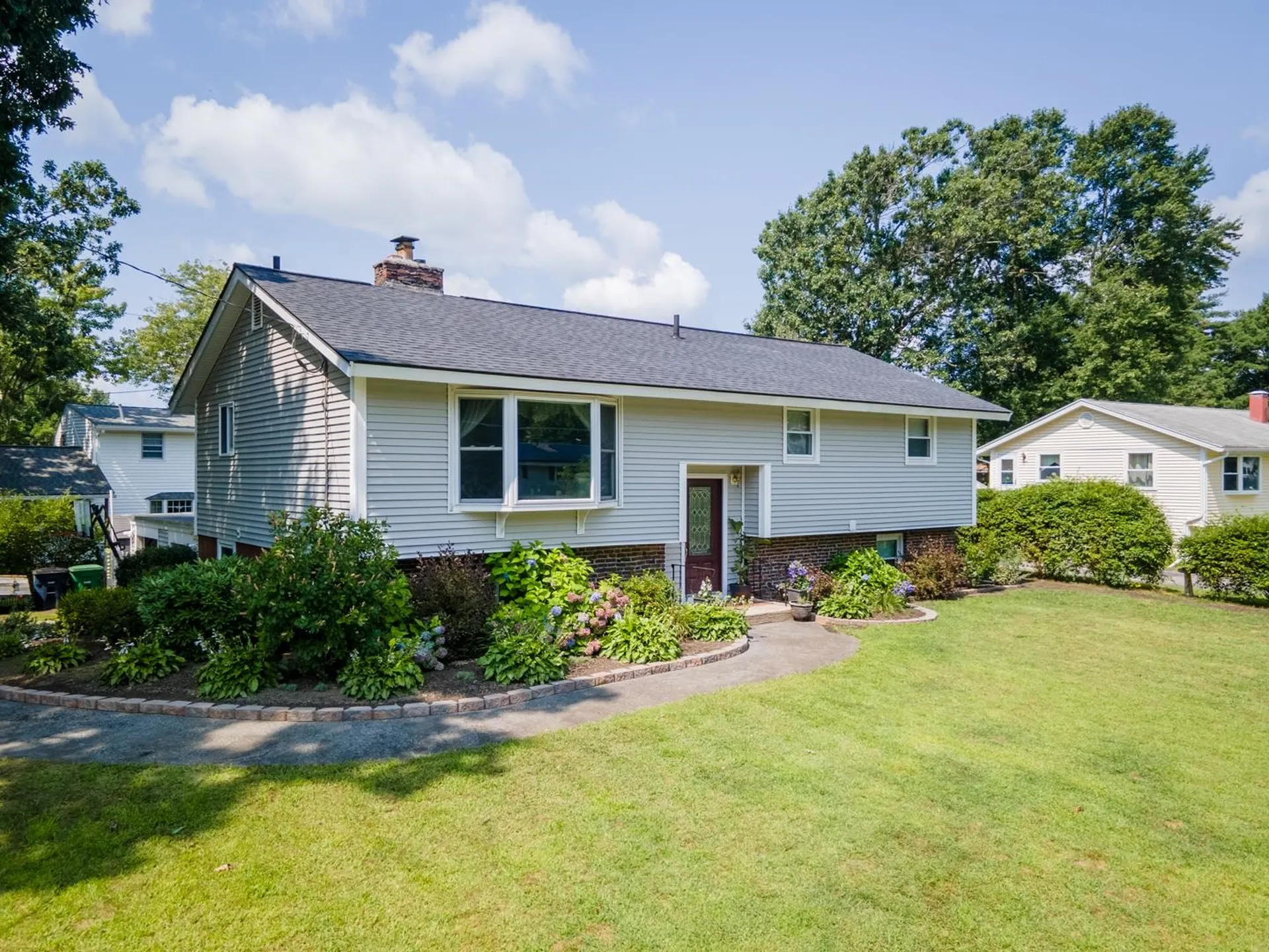 27 Tilton Street Nashua NH 03063