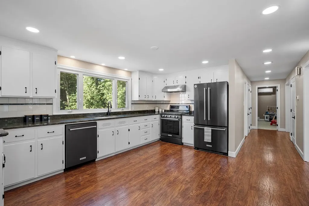 109 Pillsbury Road Londonderry NH 03053