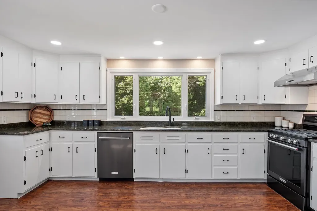 109 Pillsbury Road Londonderry NH 03053