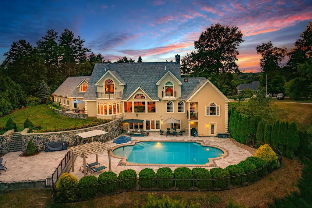 23 Arrowhead Drive Bedford NH 03110