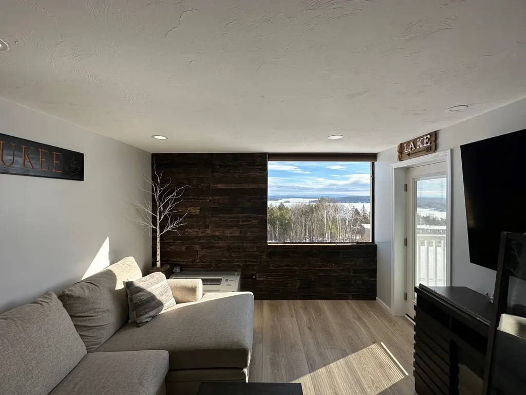 375 Endicott Steet North Laconia NH 03246