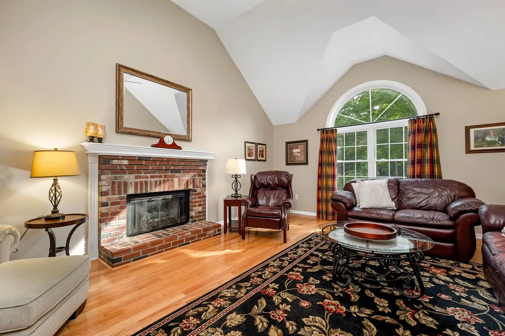 3 Kelly Way Merrimack NH 03054