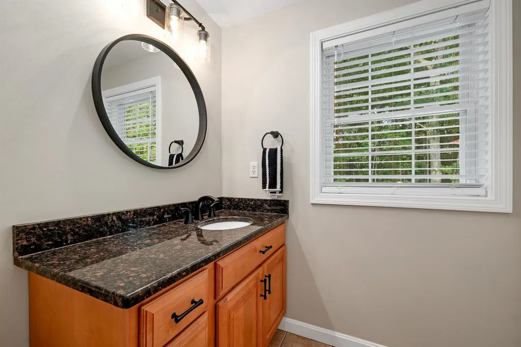 3 Kelly Way Merrimack NH 03054