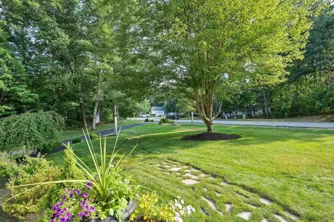 3 Kelly Way Merrimack NH 03054