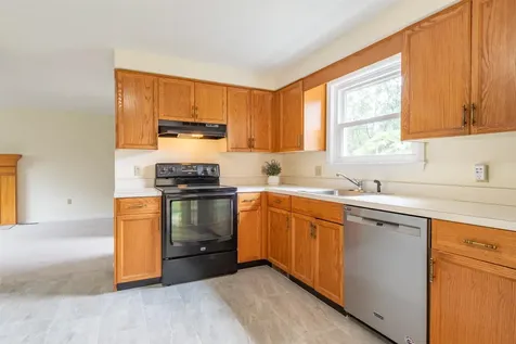 11 Nathan Court Nashua NH 03064