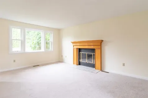 11 Nathan Court Nashua NH 03064