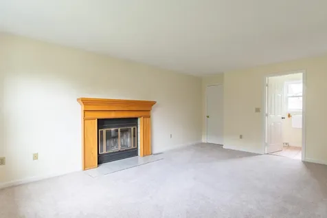 11 Nathan Court Nashua NH 03064