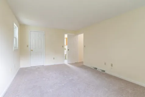 11 Nathan Court Nashua NH 03064
