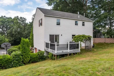 11 Nathan Court Nashua NH 03064