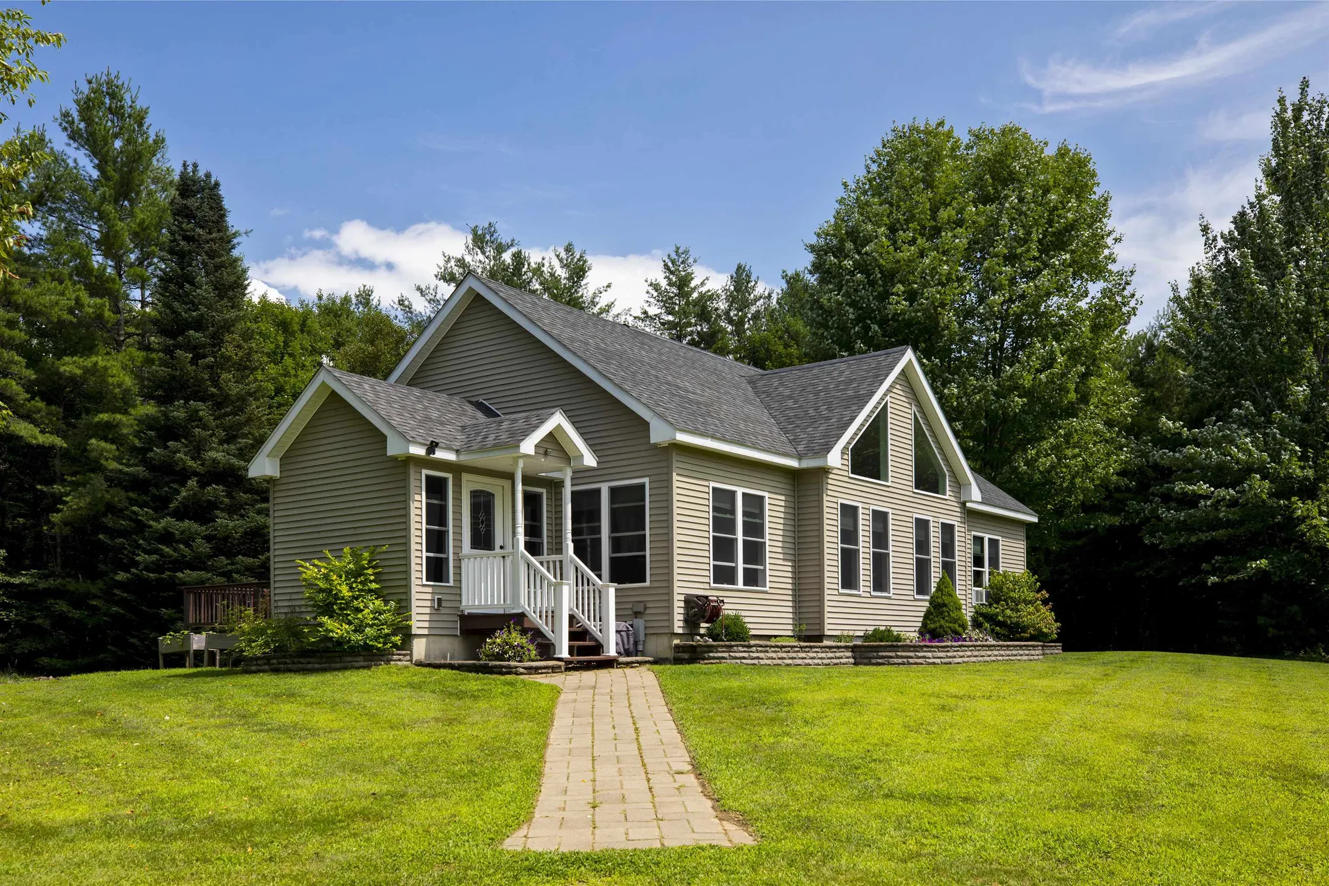 89 Ammonoosuc Avenue Bath NH 03740
