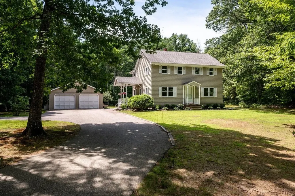 15 George Bennett Road Lee NH 03861