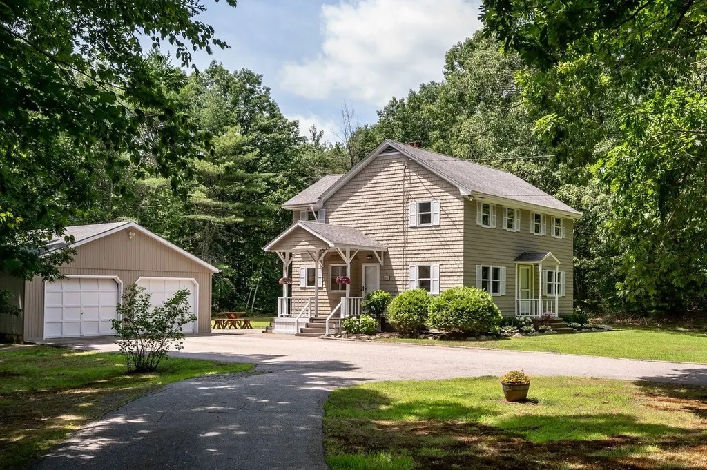 15 George Bennett Road Lee NH 03861