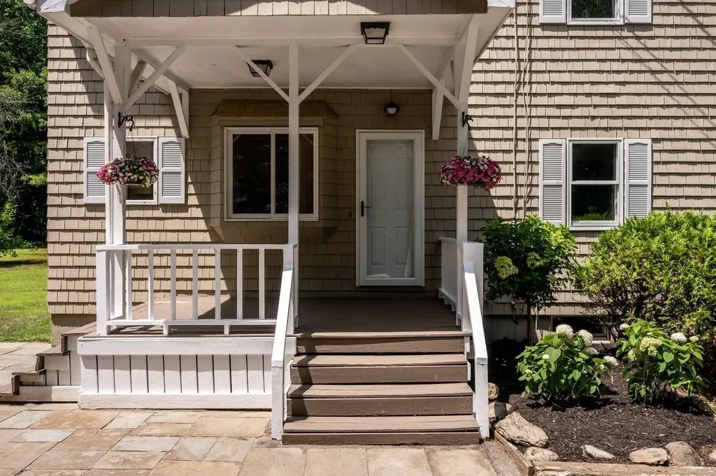 15 George Bennett Road Lee NH 03861
