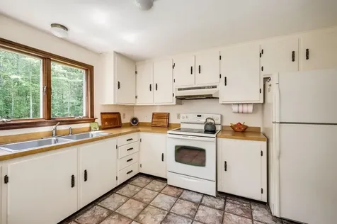 15 George Bennett Road Lee NH 03861