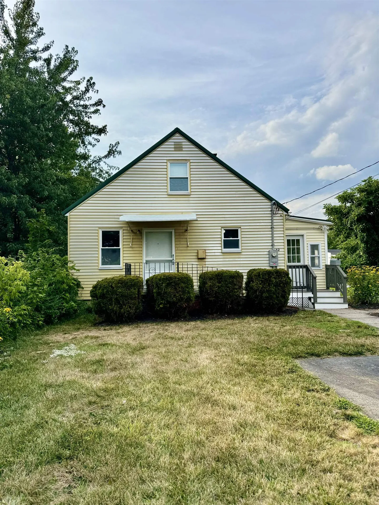 42 Oakland Avenue Manchester NH 03109