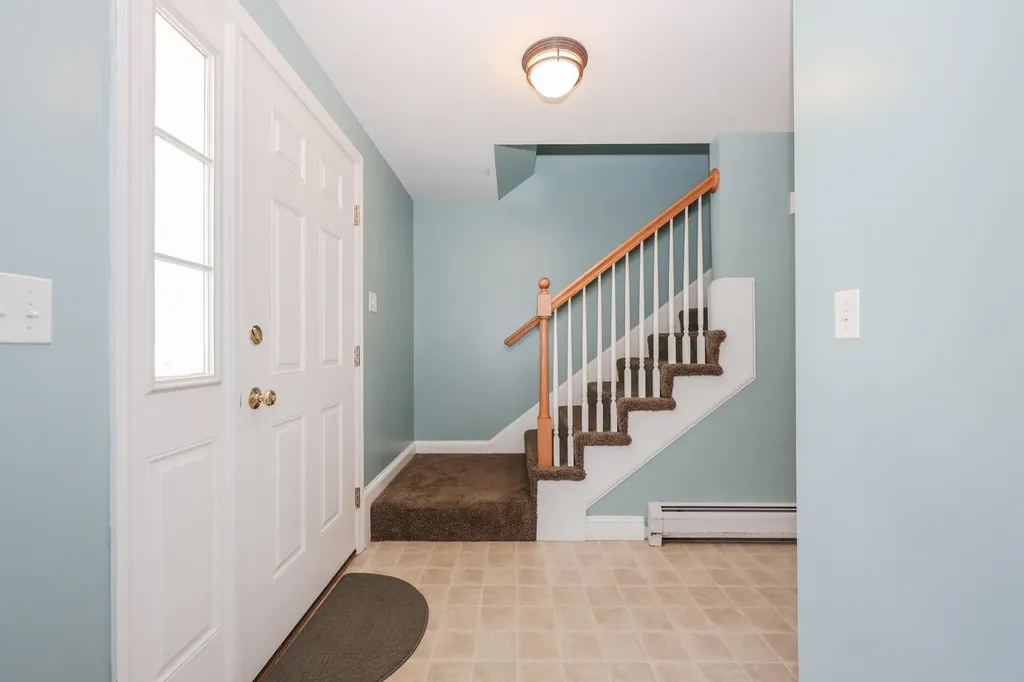17 Brenda Lane Rochester NH 03867
