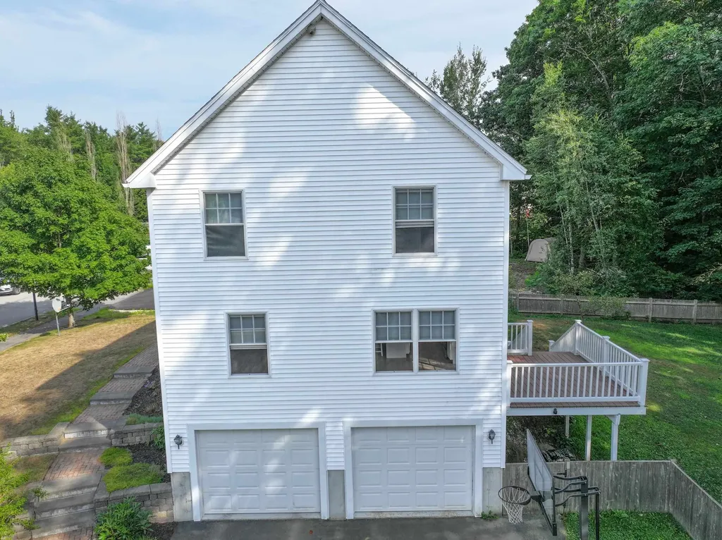 17 Brenda Lane Rochester NH 03867