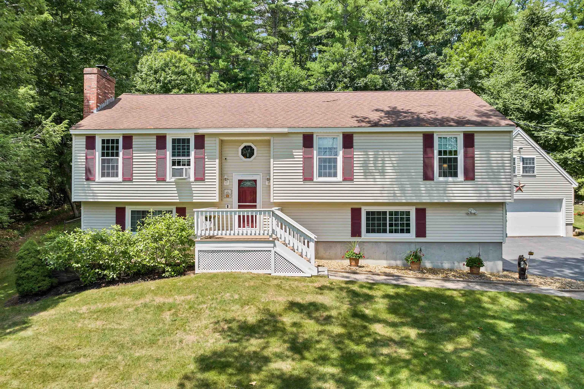 22 Hampshire Drive Derry NH 03038