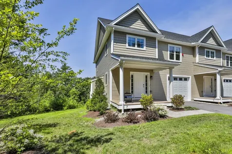 105 Forestedge Way Manchester NH 03102