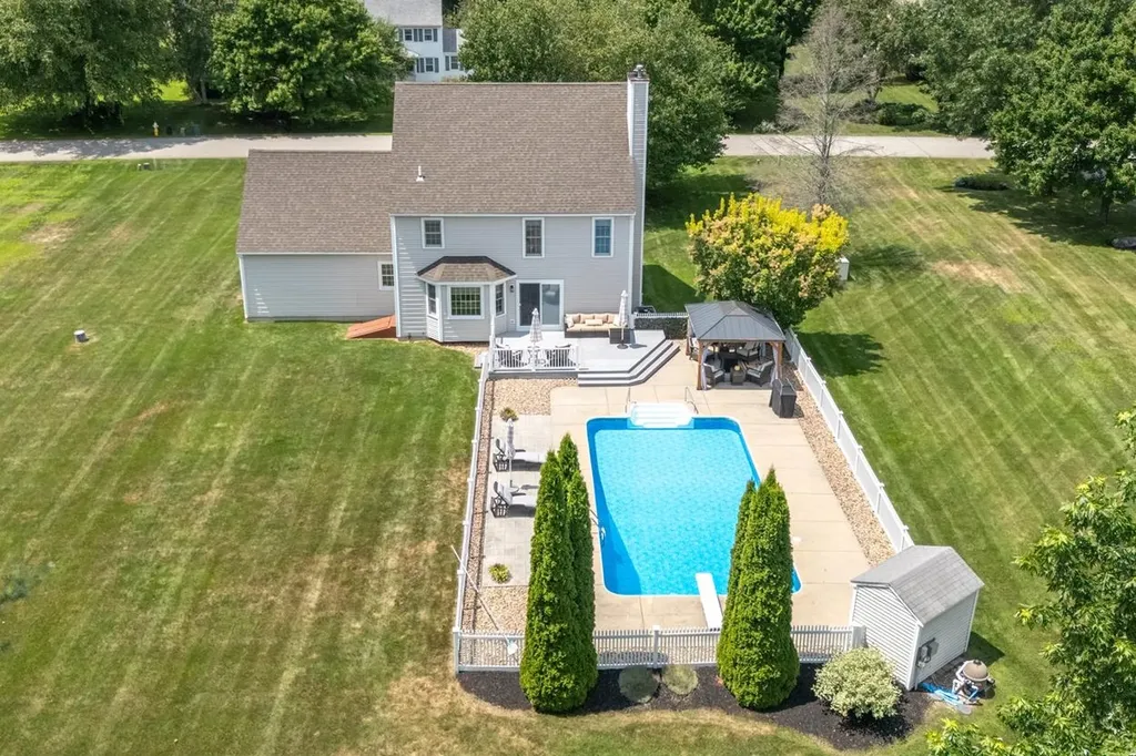 42 Naticook Avenue Litchfield NH 03052