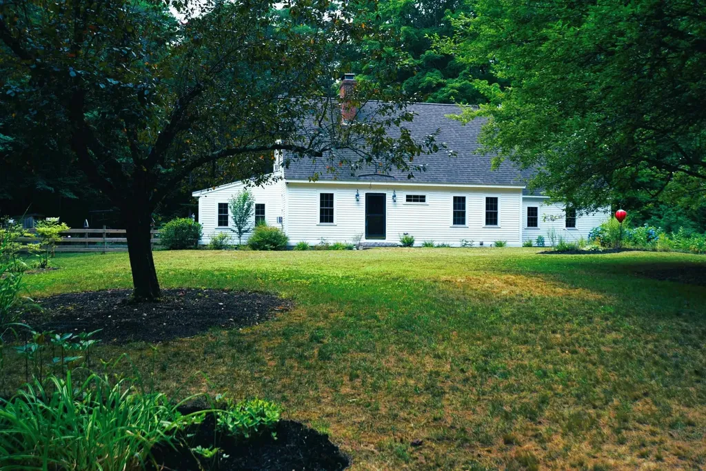 11 Bartlett Road Brentwood NH 03833