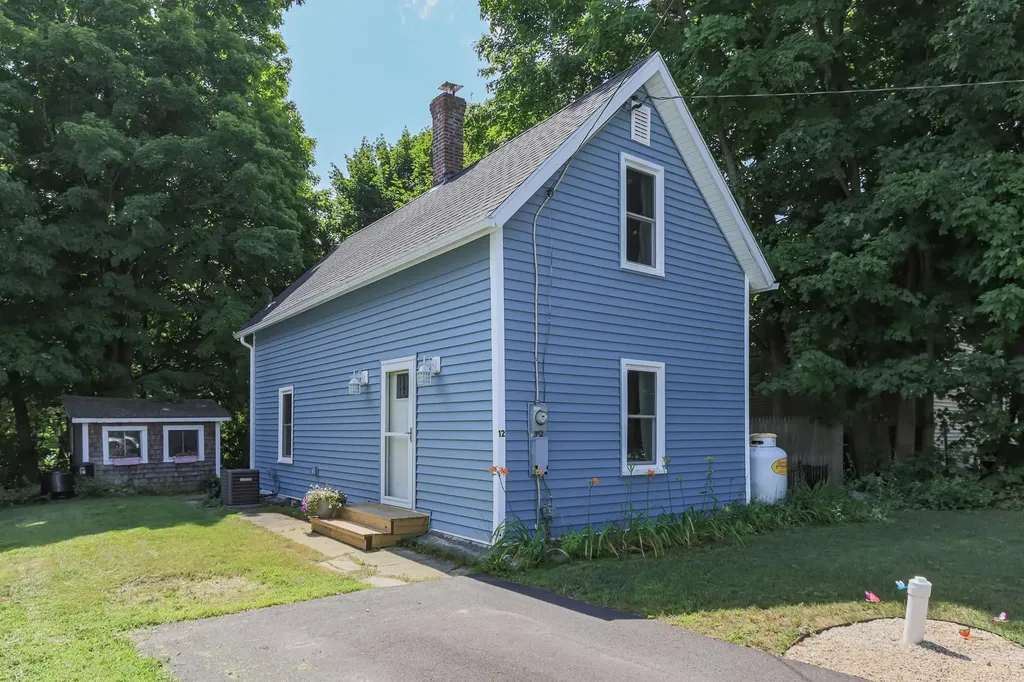 12 High Street Hillsborough NH 03244
