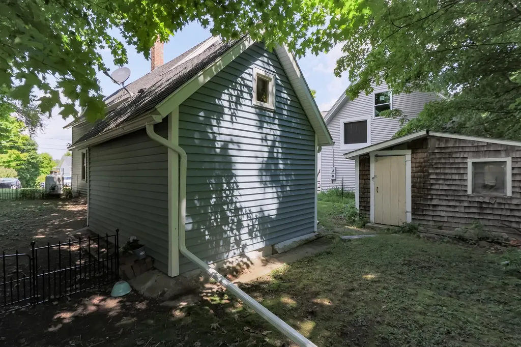 12 High Street Hillsborough NH 03244