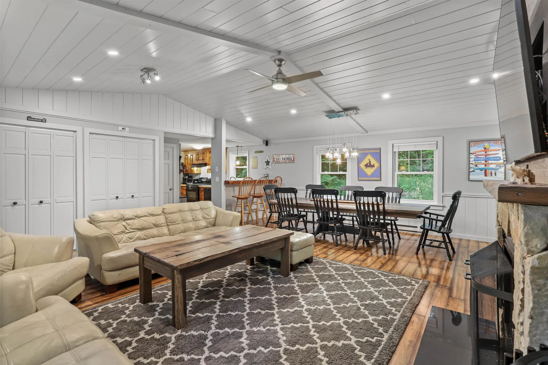 24 Howes Loop Wilmington VT 05363