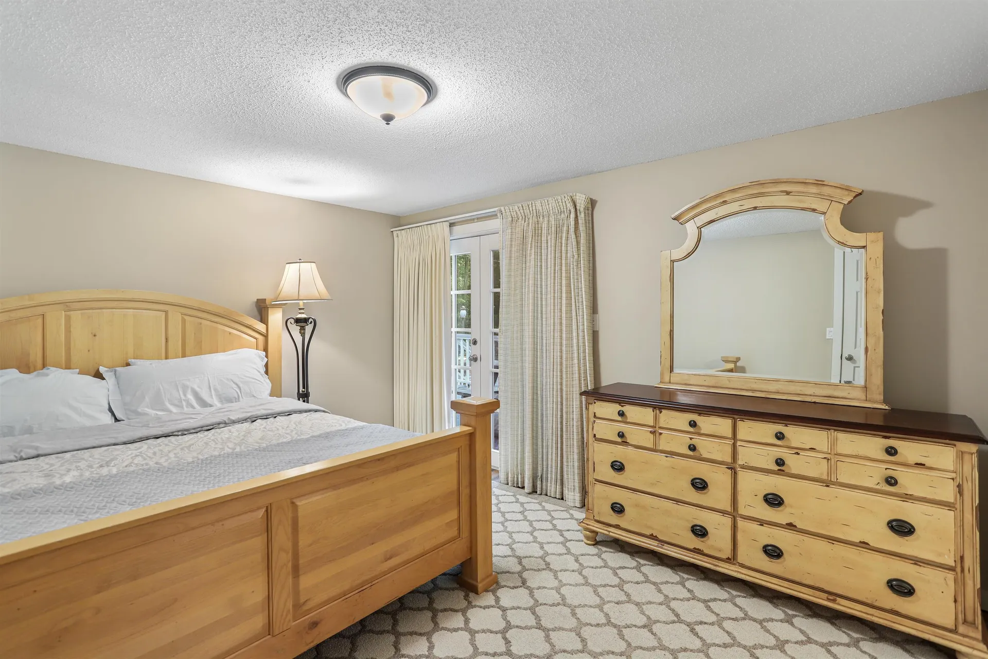 24 Howes Loop Wilmington VT 05363