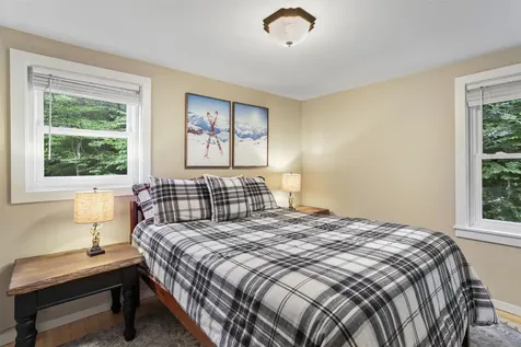 24 Howes Loop Wilmington VT 05363
