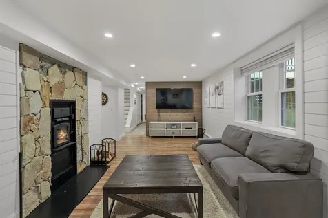 24 Howes Loop Wilmington VT 05363