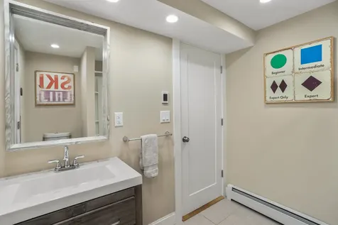24 Howes Loop Wilmington VT 05363
