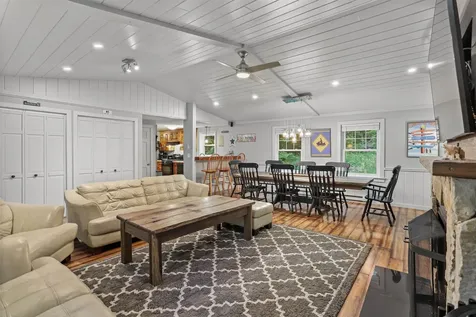 24 Howes Loop Wilmington VT 05363