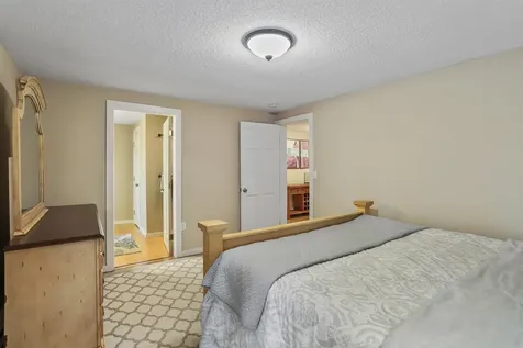 24 Howes Loop Wilmington VT 05363