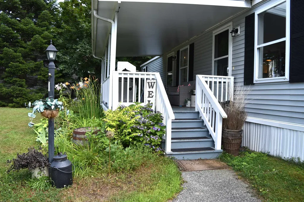 4 Kozy Trail Concord NH 03301