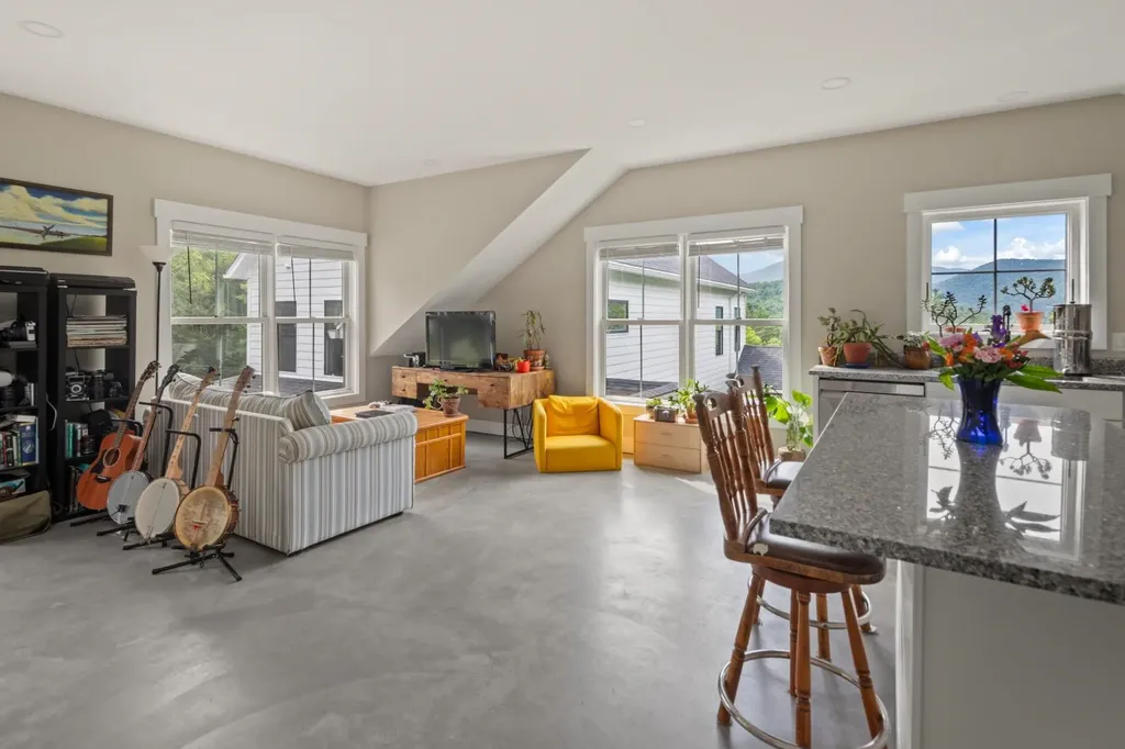 1137 Stage Road Richmond VT 05477