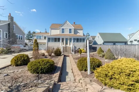 212 Atlantic - Upstairs Avenue Seabrook NH 03874