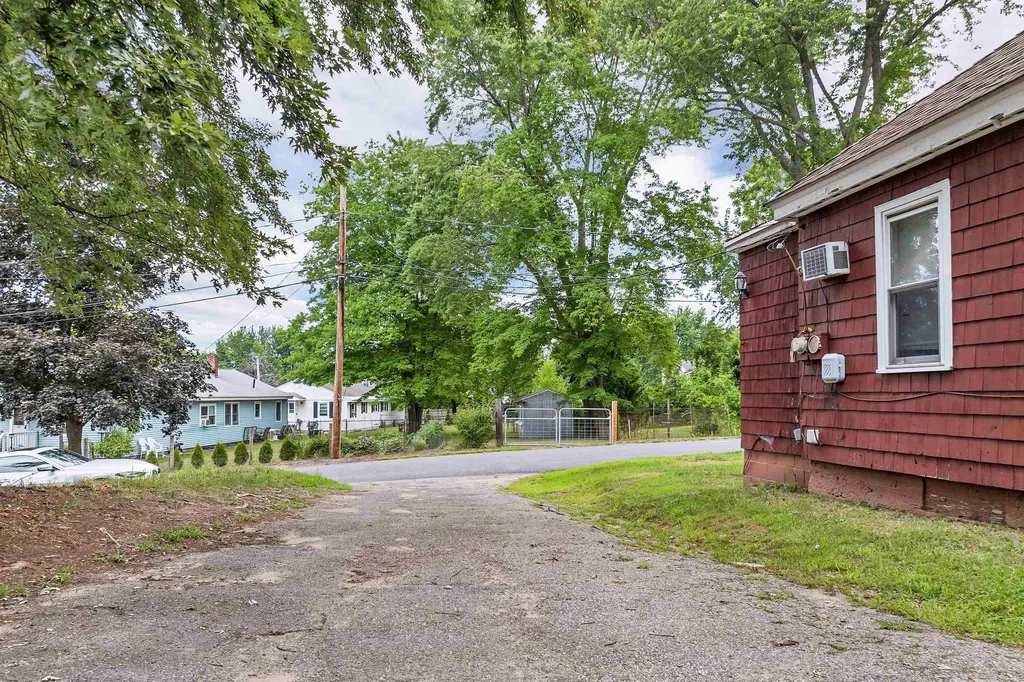 14 Summer Avenue Hudson NH 03051