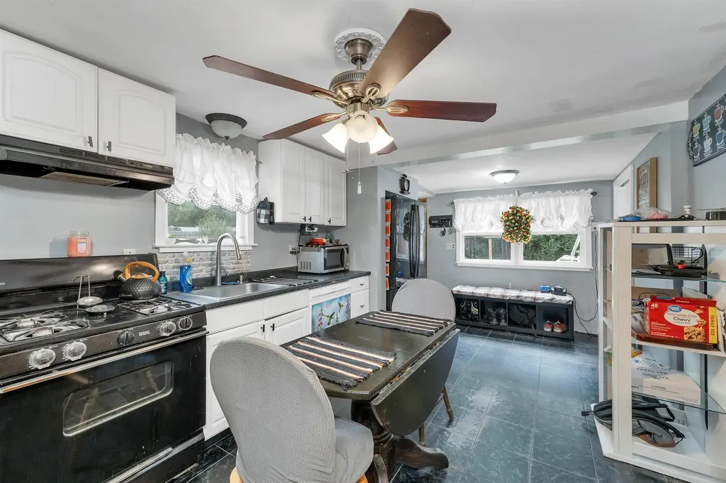 14 Summer Avenue Hudson NH 03051