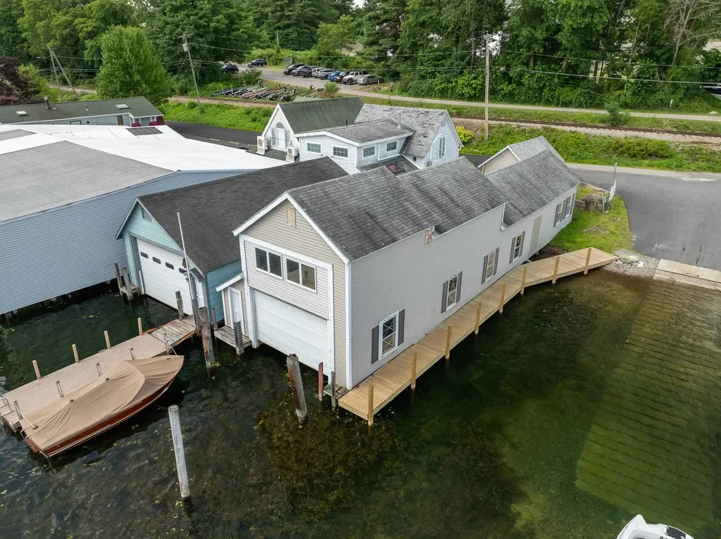 44 Channel Lane Laconia NH 03246