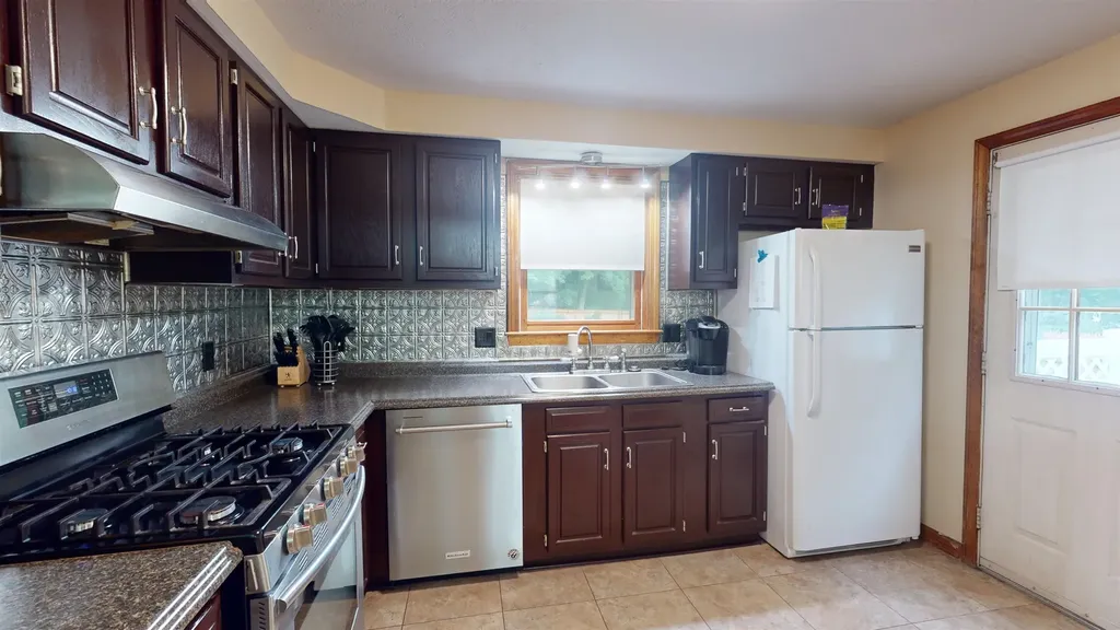 6 Bellflower Circle Concord NH 03303