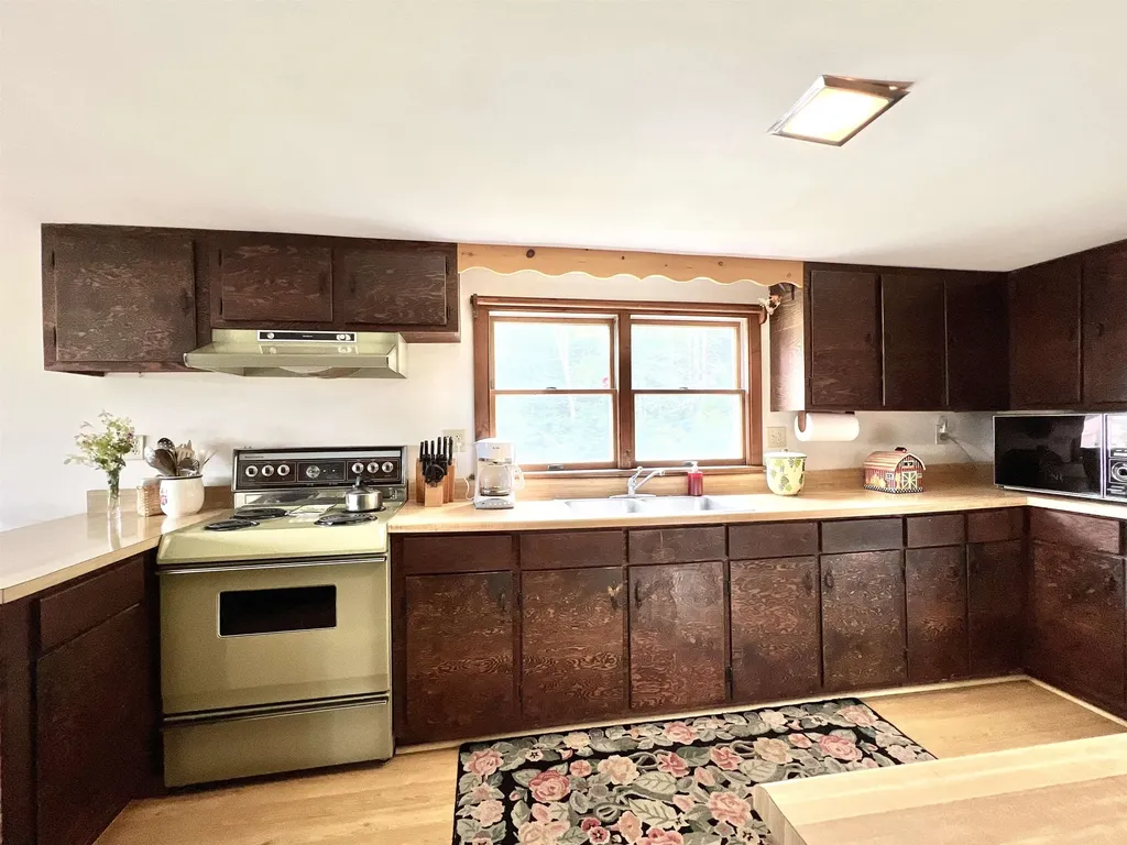 1379 Reilly Road Londonderry VT 05148