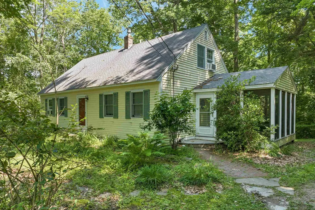 9 Council Tree Lane Wolfeboro NH 03894