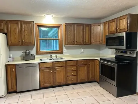 91 Hovey Road Londonderry NH 03053