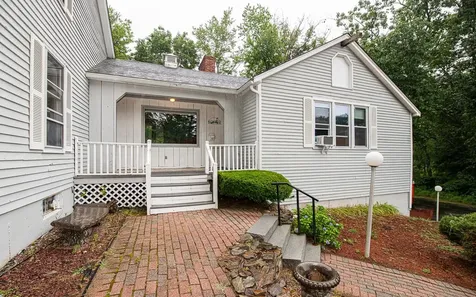 13 Happy Lane Londonderry NH 03053